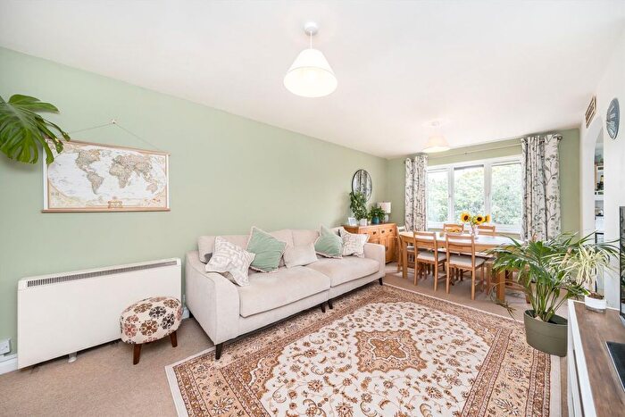 1 Bedroom Flat To Rent In Broomhill Road, Wandsworth, SW18