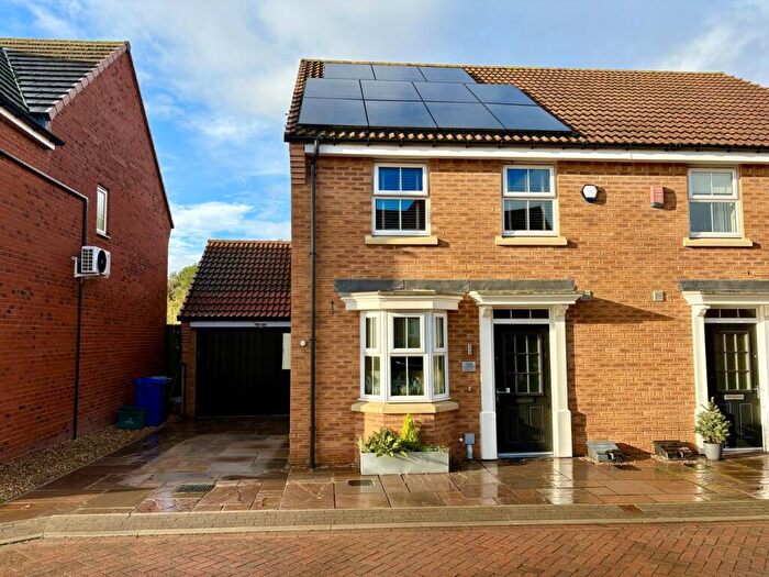 3 Bedroom Semi-Detached House For Sale In Hillcrest Drive, Branton, Doncaster, DN3