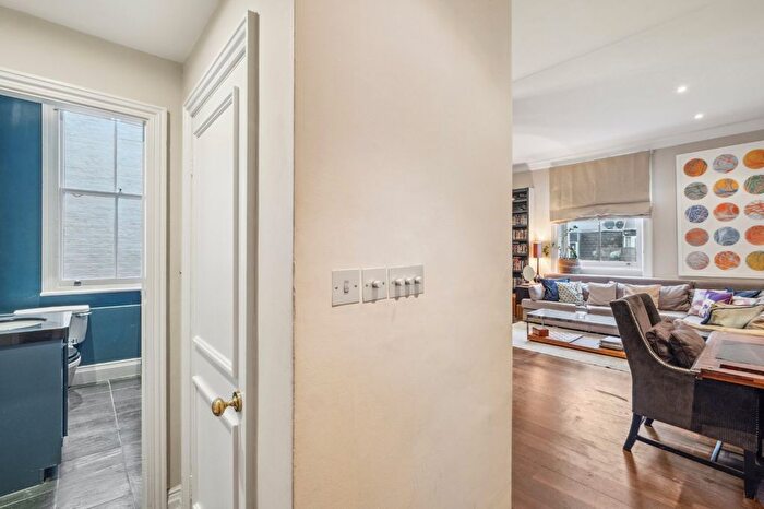 1 Bedroom Flat For Sale In Old Brompton Road, Earls Court, SW5