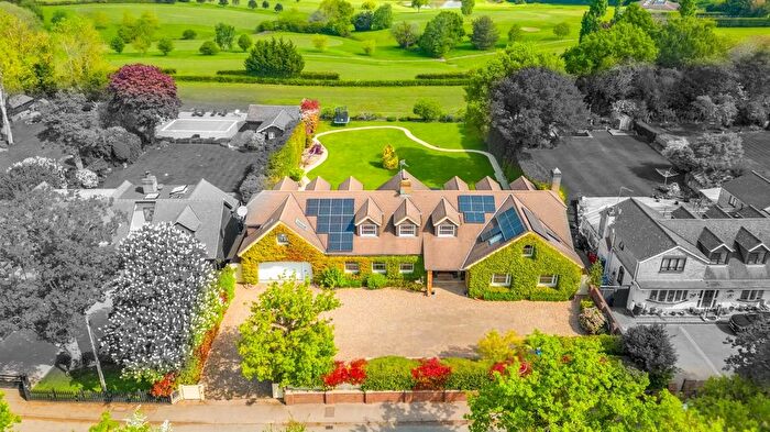 5 Bedroom Detached House For Sale In New Park Road, Newgate Street, Hertford, SG13