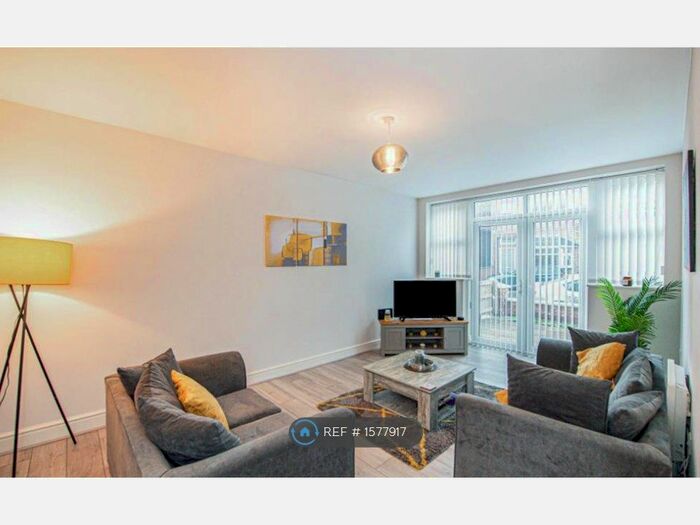 2 Bedroom Flat To Rent In Liverpool Road, Liverpool, L23