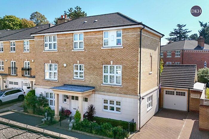 5 Bedroom Detached House For Sale In Colnhurst Road, Nascot Wood, Watford, Hertforshire, WD17