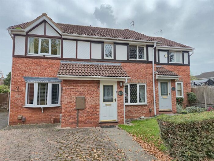 2 Bedroom Town House For Sale In Domont Close, Shepshed, Leicestershire, LE12