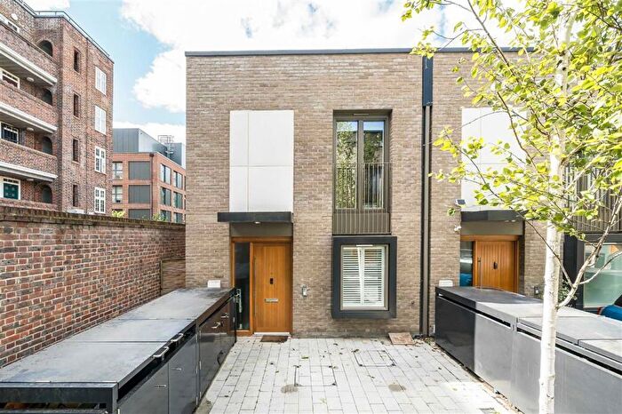 3 Bedroom Property For Sale In Bourke Close, Clapham, SW4