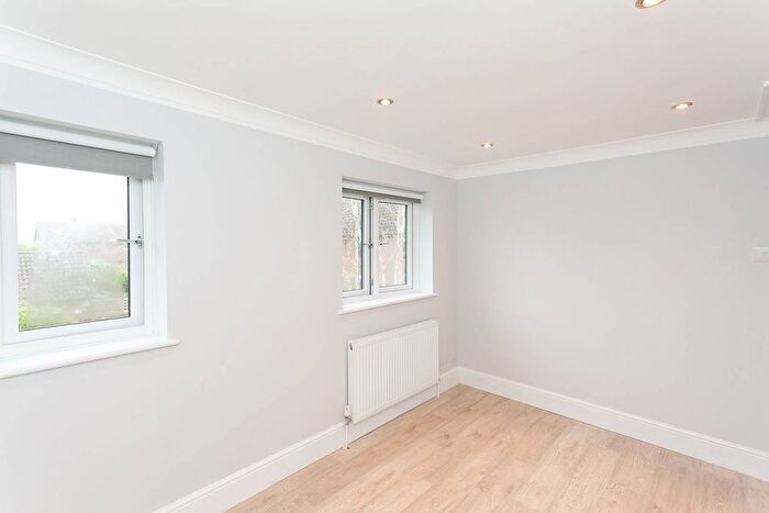 1 Bedroom Flat For Sale In Cedar Wood Drive, Watford, WD25