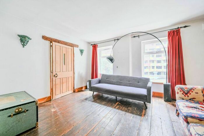 2 Bedroom Flat To Rent In Hackney Road, Hackney, London, E2