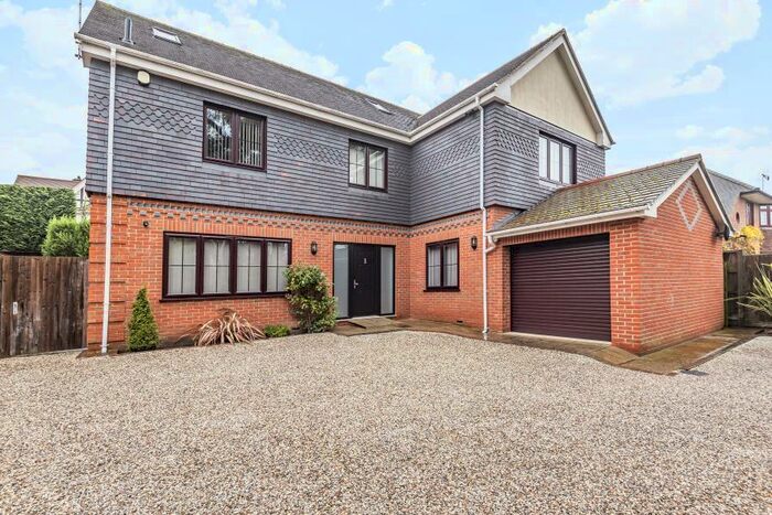 5 Bedroom Detached House To Rent In Horsell, GU21