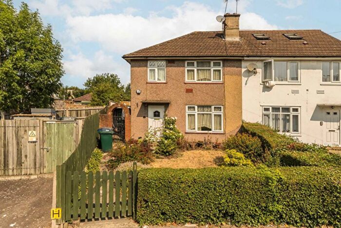 3 Bedroom Semi-Detached House For Sale In Layfield Road, London, NW4
