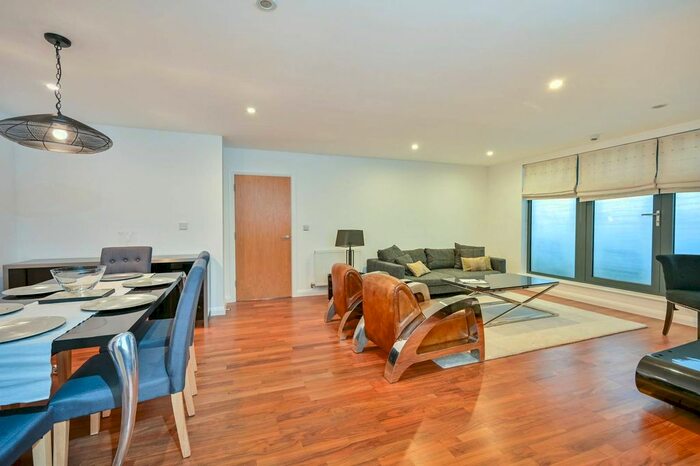 3 Bedroom Flat To Rent In Stanley Road, Merton, London, SW19