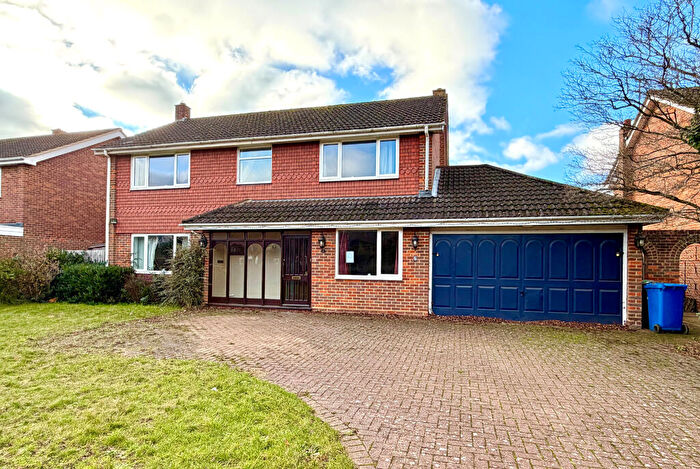 4 Bedroom Detached House For Sale In Harvest Hill Road, SL6