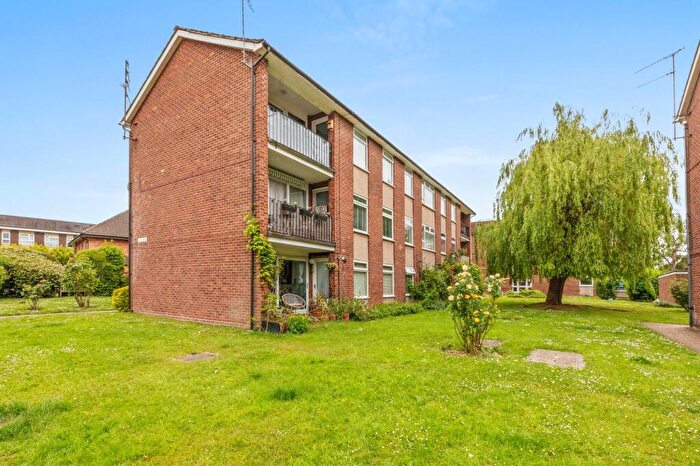 3 Bedroom Flat For Sale In Cressington Place, Bourne End, SL8