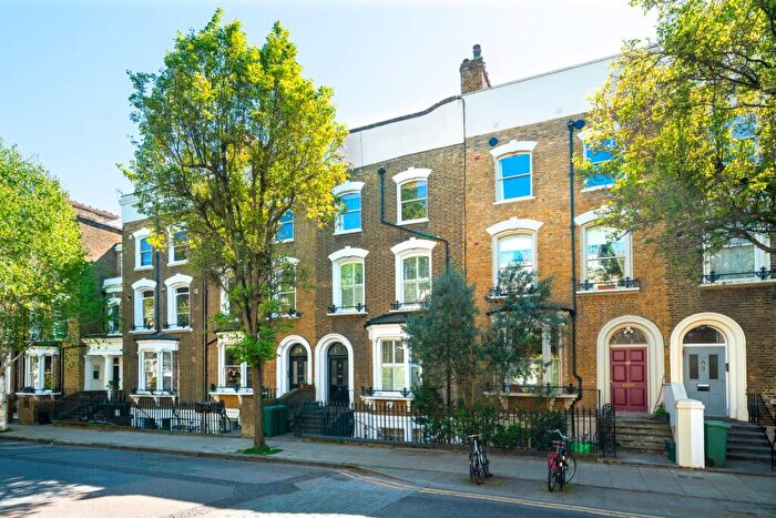 3 Bedroom Maisonette For Sale In Beresford Road, London, N5