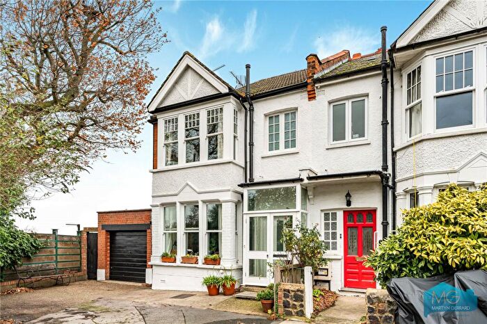 3 Bedroom End Of Terrace House For Sale In Burlington Road, London, N10