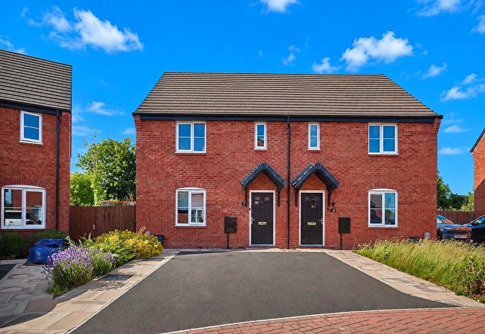 3 Bedroom Semi-detached House For Sale In Burgess Close, Burbage, Hinckley, LE10