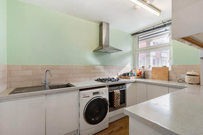 3 Bedroom Flat For Sale In Clarence Gardens, Central London, NW1
