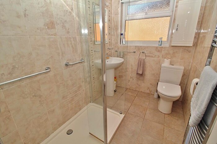 2 Bedroom Detached Bungalow For Sale In Chestnut Avenue, Bedhampton, PO9