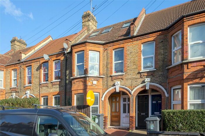 2 Bedroom Flat To Rent In Hibbert Road, Walthamstow, London, E17