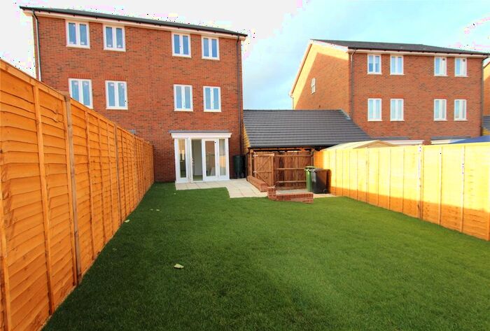 3 Bedroom Semi-Detached House To Rent In Park View, Swanscombe, Kent, DA10