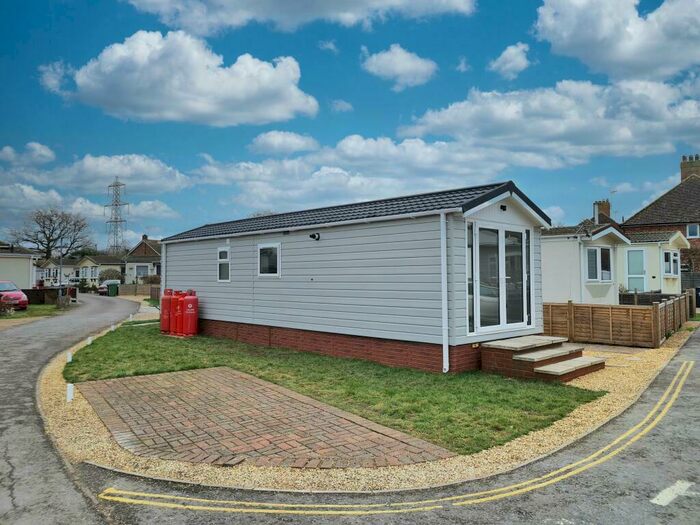 1 Bedroom Mobile Home To Rent In Meadow Park, Sherfield-On-Loddon, RG27