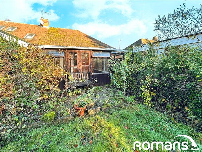 2 Bedroom Bungalow For Sale In Bannard Road, Maidenhead, Berkshire, SL6