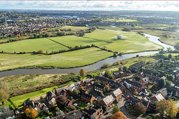 4 Bedroom Link Detached House For Sale In Two Trees Close, Hopwas, B78