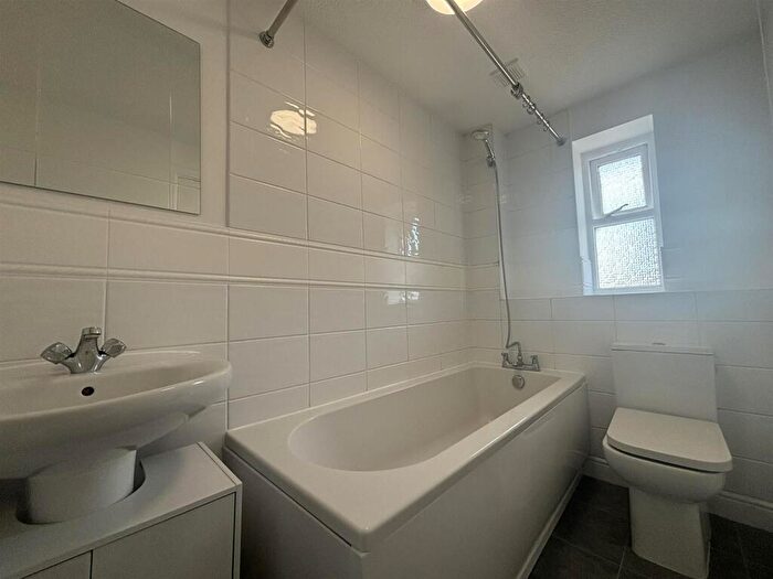 1 Bedroom Terraced House To Rent In Beamsley Way, Kingswood, Hull, HU7