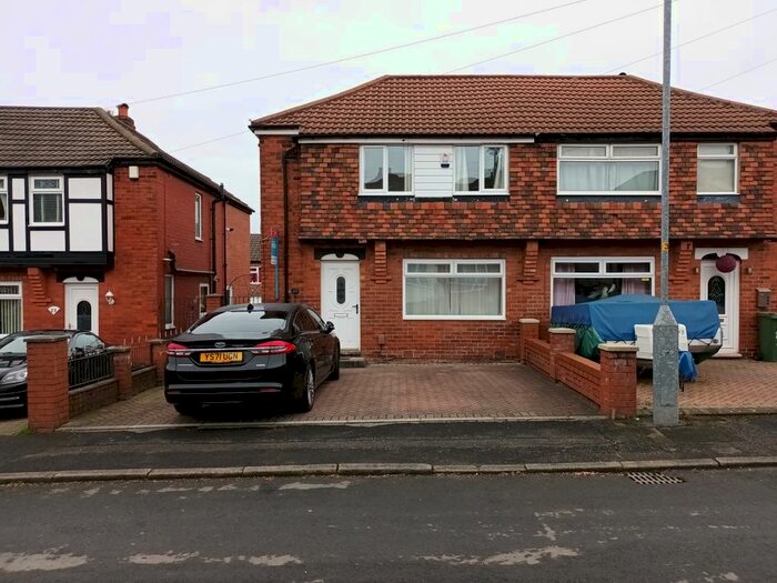 3 Bedroom Terraced House To Rent In St. Kildas Avenue, Droylsden, Manchester M43