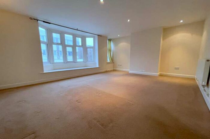 3 Bedroom Apartment To Rent In Broad Street, BN25