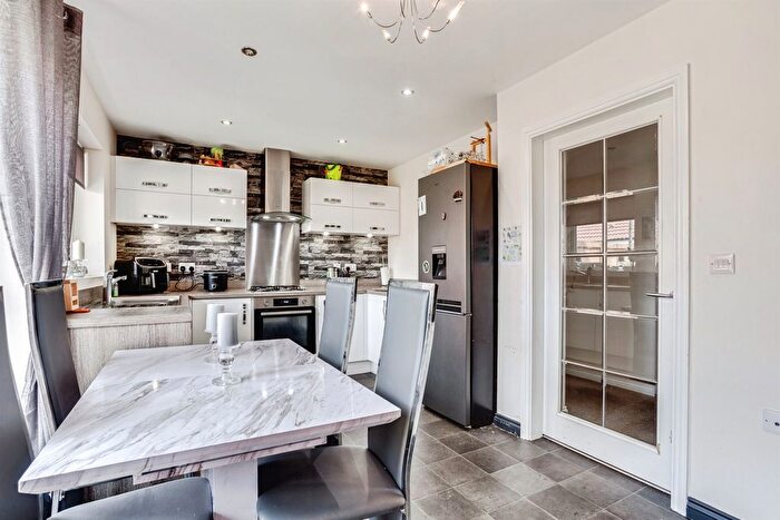 3 Bedroom Semi-Detached House For Sale In Herbage View, Crofton, Wakefield, WF4