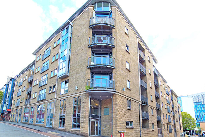 2 Bedroom Flat To Rent In Hamilton Court, Montague Street, BS2