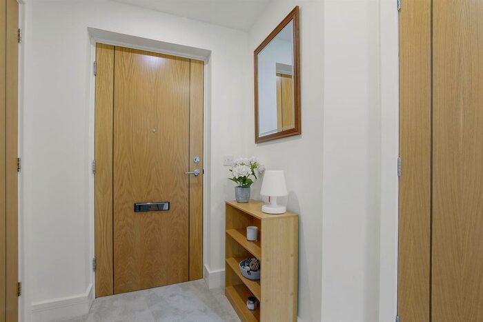 2 Bedroom Flat For Sale In Eadhelm Court, Penlee Close, Edenbridge, TN8