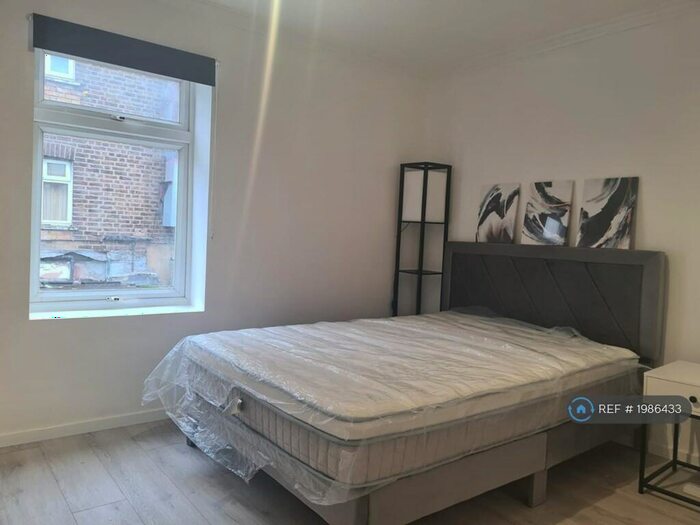 2 Bedroom Semi-Detached House To Rent In West Green Road, London, N15