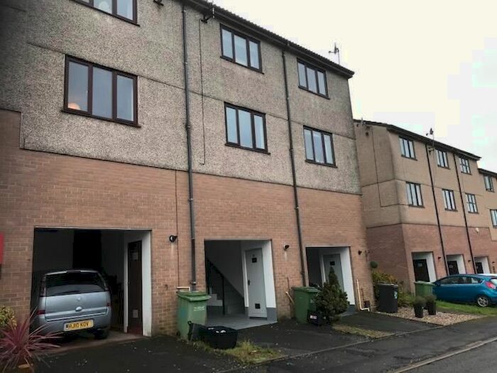 2 Bedroom Town House To Rent In Grange Road, Torquay, Devon, TQ1