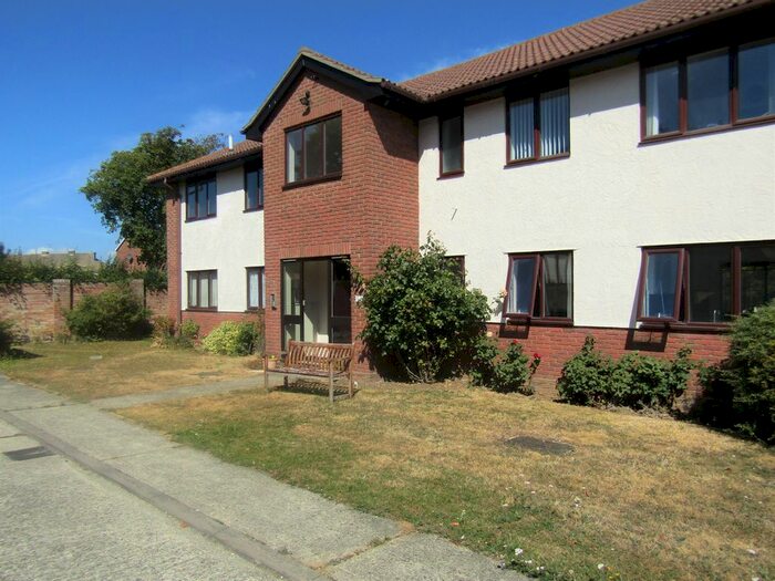 2 Bedroom Flat To Rent In Victoria Road, Walton On The Naze, CO14