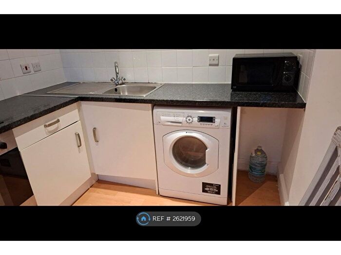 Studio To Rent In Finchley Road, London, NW11