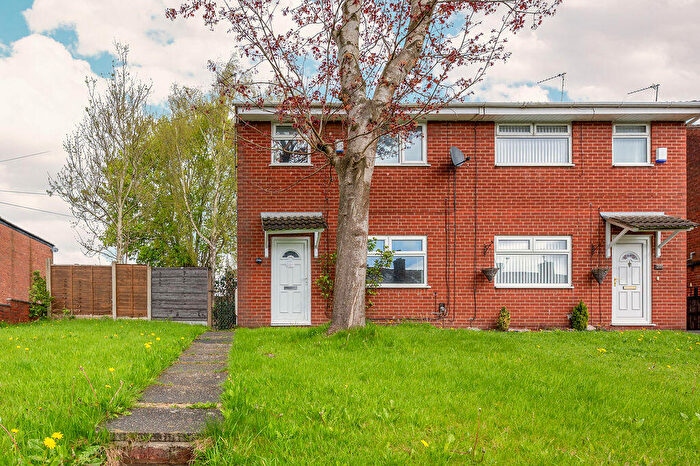 3 Bedroom Semi Detached House For Sale In Bolton Road, Radcliffe, M26