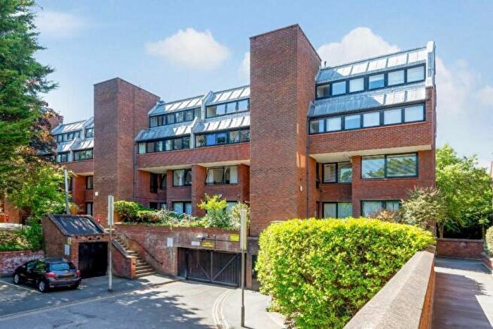 2 Bedroom Flat For Sale In Chandos Way, Wellgarth Road, Golders Green, NW11