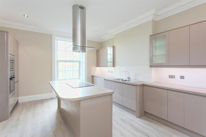 2 Bedroom Flat To Rent In Frazer House, 7, Oakwood Lane, Leeds LS8