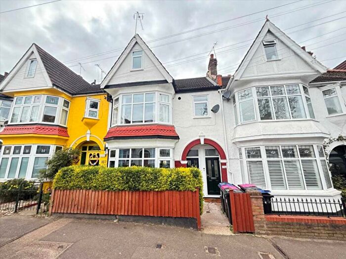 1 Bedroom Apartment For Sale In Leighton Avenue, Leigh On Sea, SS9