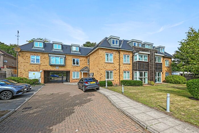 1 Bedroom Flat For Sale In Chestlands Court, Hercies Road, Uxbridge, UB10