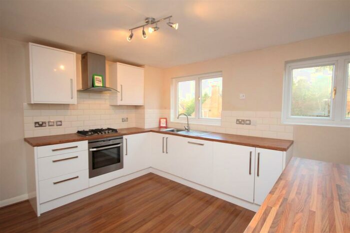 2 Bedroom Maisonette To Rent In Levylsdene, Guildford, GU1