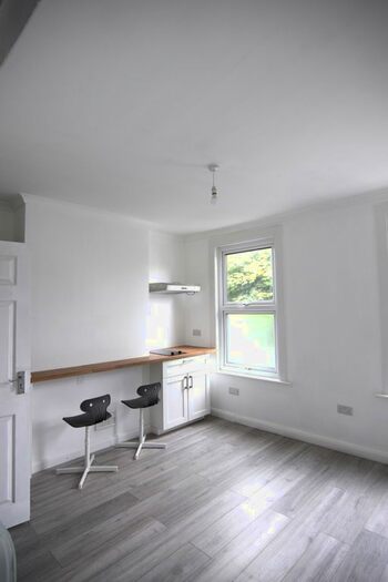Studio To Rent In Clacton Road, London, E17