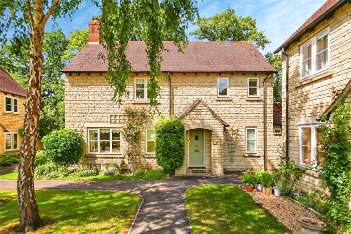 4 Bedroom Detached House For Sale In Hawthorn Drive, Bradwell Village, Burford, Oxfordshire, OX18