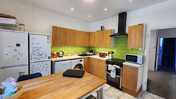 4 Bedroom Maisonette To Rent In Charminster Road, Bournemouth, BH8