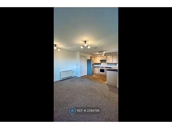 2 Bedroom Flat To Rent In Palmerston Avenue, Wilnecote, Tamworth, B77