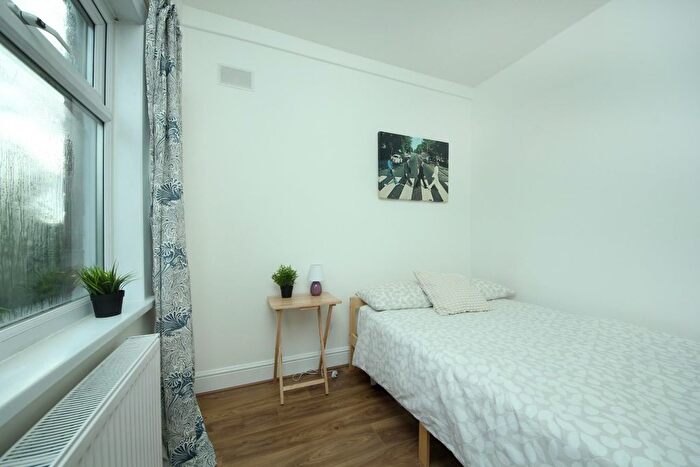 3 Bedroom Flat To Rent In Shakespeare Road, W7