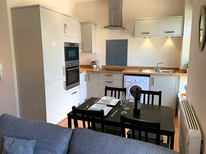 2 Bedroom Flat To Rent In Apt, Western Bank, Sheffield, S10