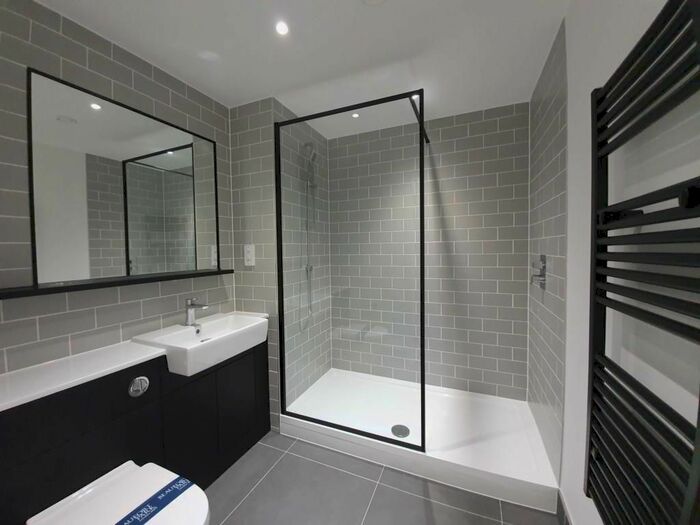 2 Bedroom Flat To Rent In Fermont House, Beaufort Sqaure, Colindale, NW9