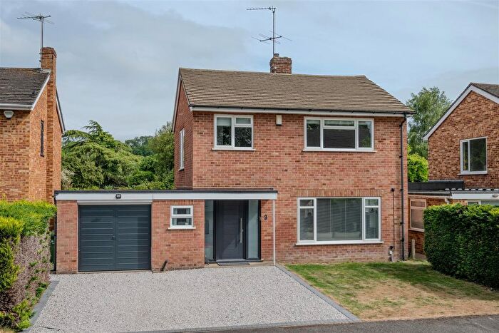 3 Bedroom Detached House For Sale In Birnam Close, Ripley, GU23