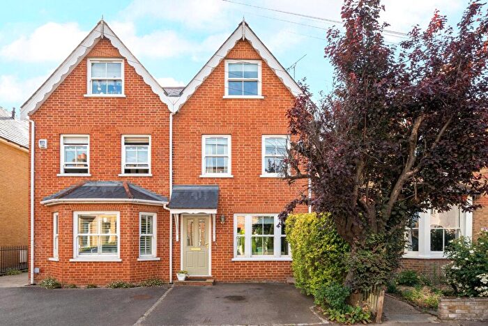 3 Bedroom Semi Detached House For Sale In Pemberton Road, East Molesey, KT8